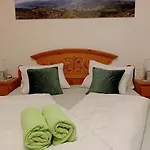 Much's Bergstueberl Lägenhet *